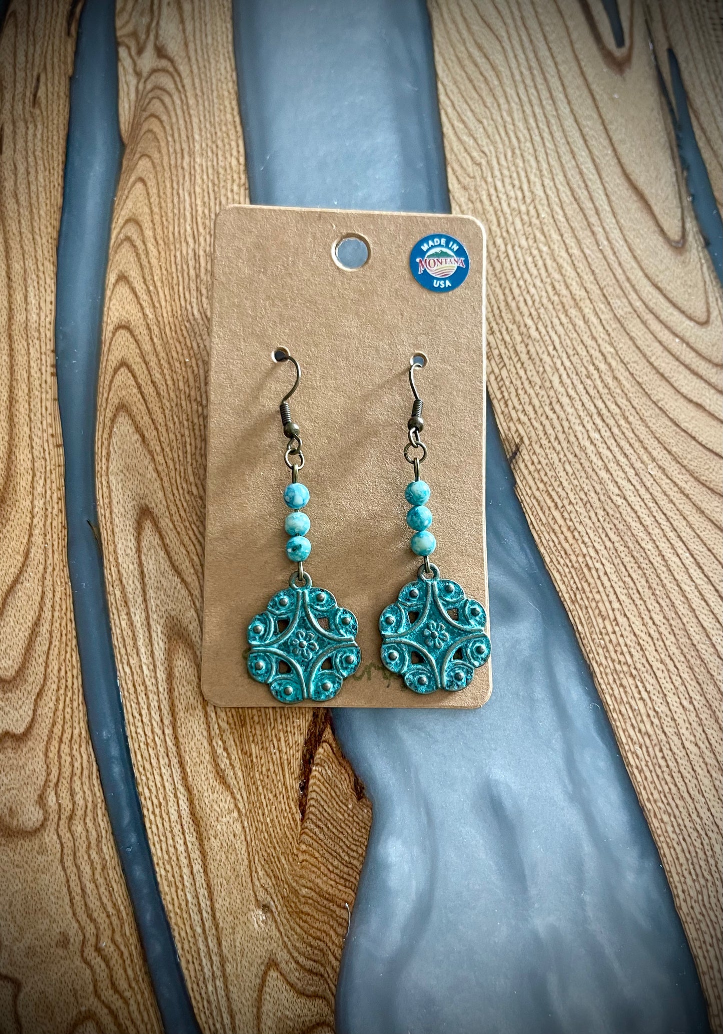 Pendientes con cuentas a mano: Latón