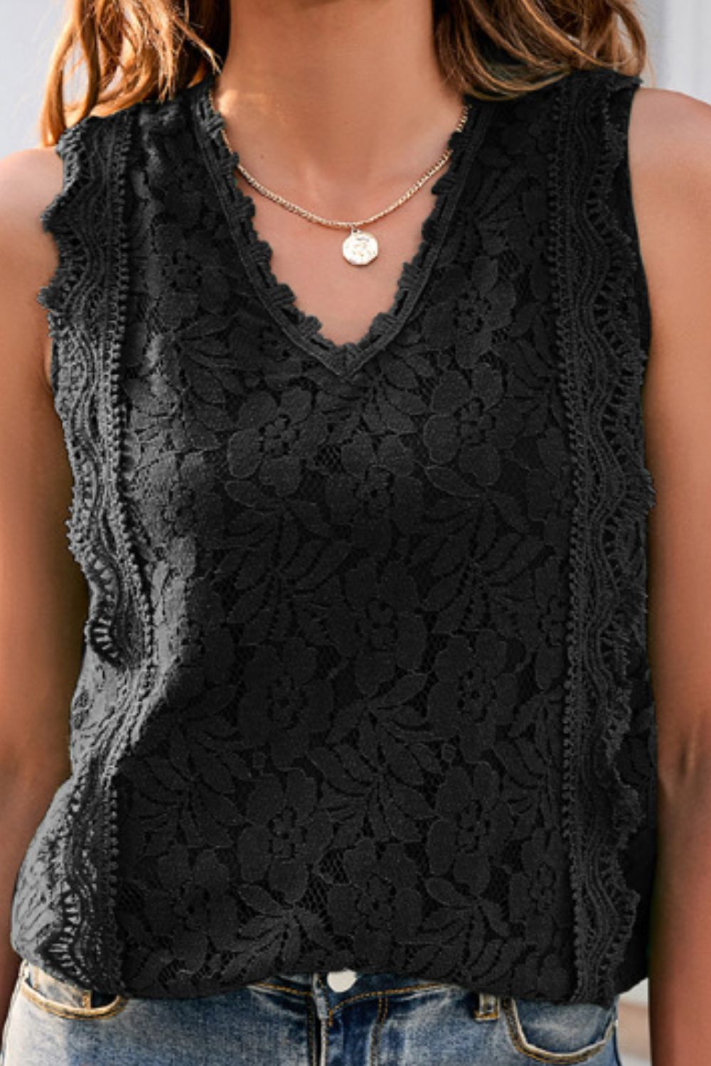 Camiseta sin mangas con cuello en V y encaje floral en negro