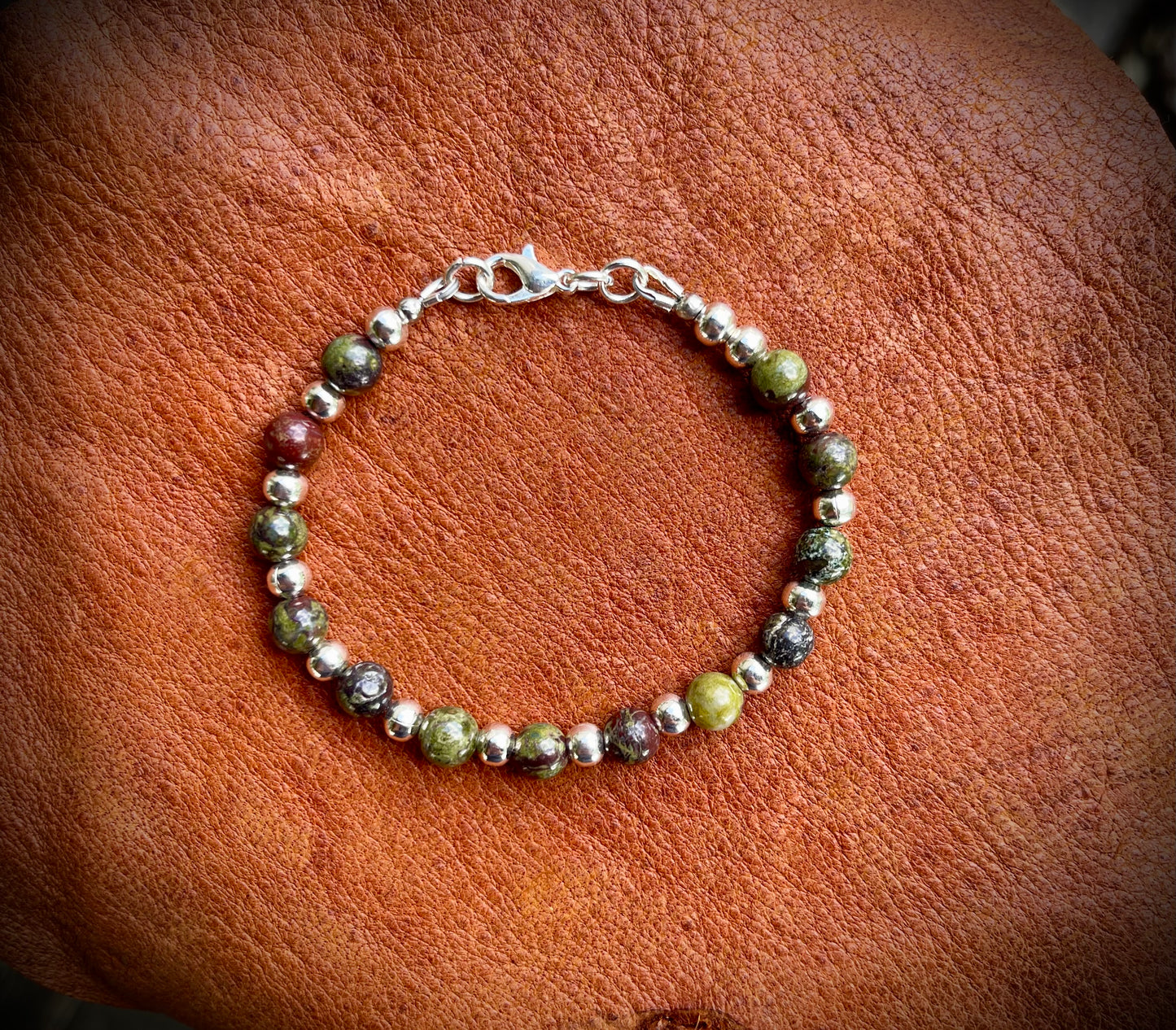 Pulseras con cuentas a mano