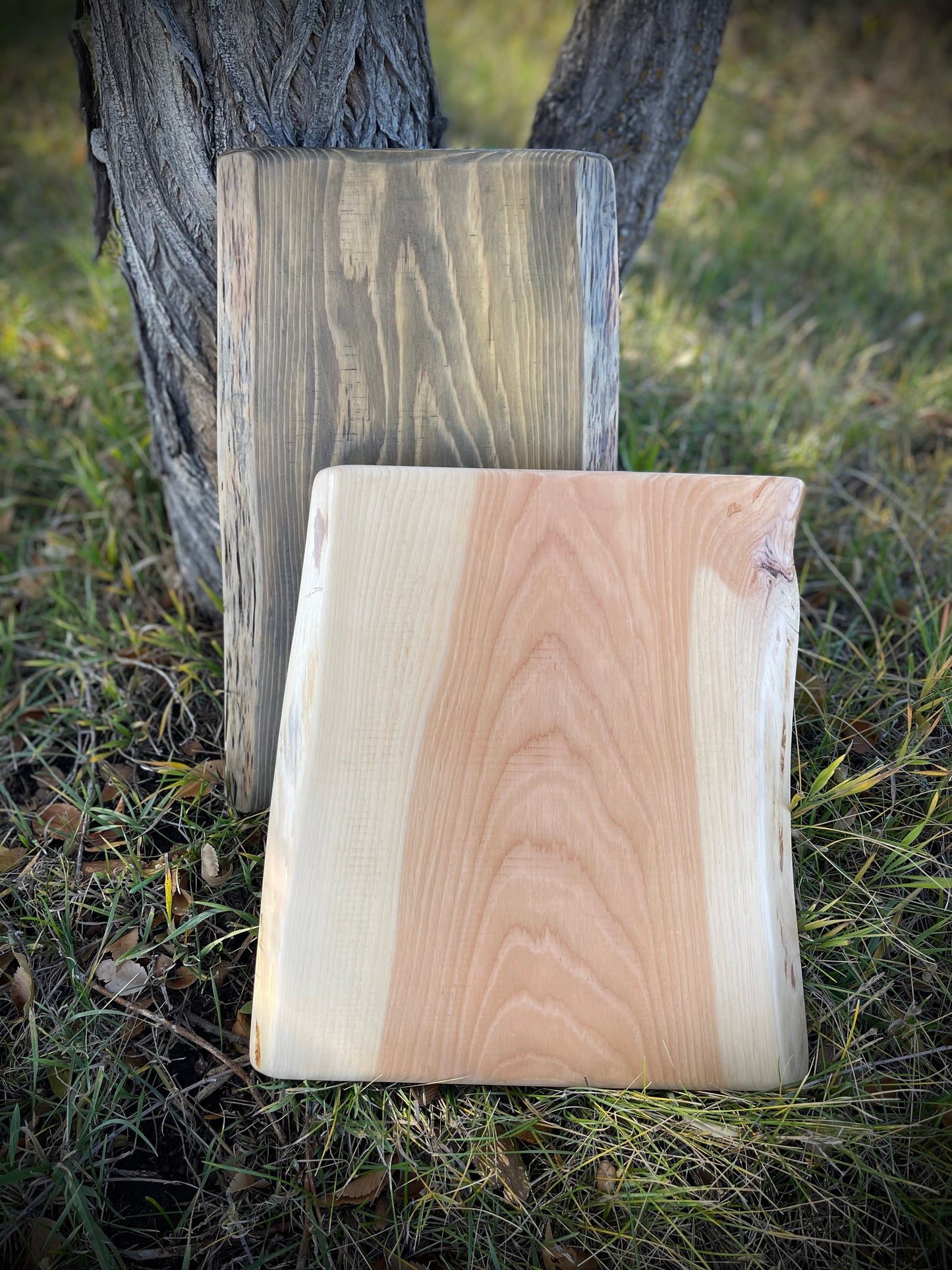 North 89 Elevador de madera de diseño rústico con patas