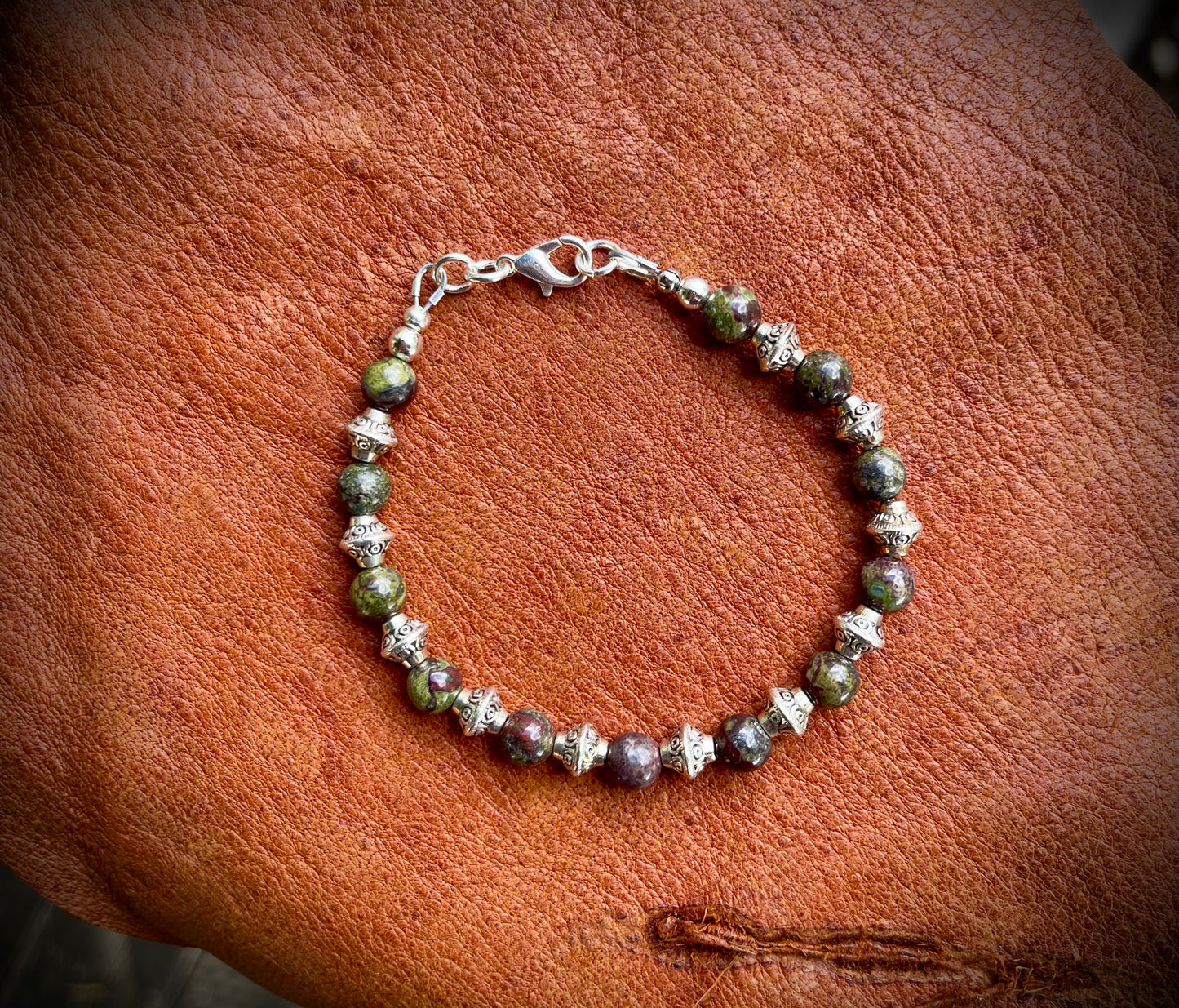 Pulseras con cuentas a mano
