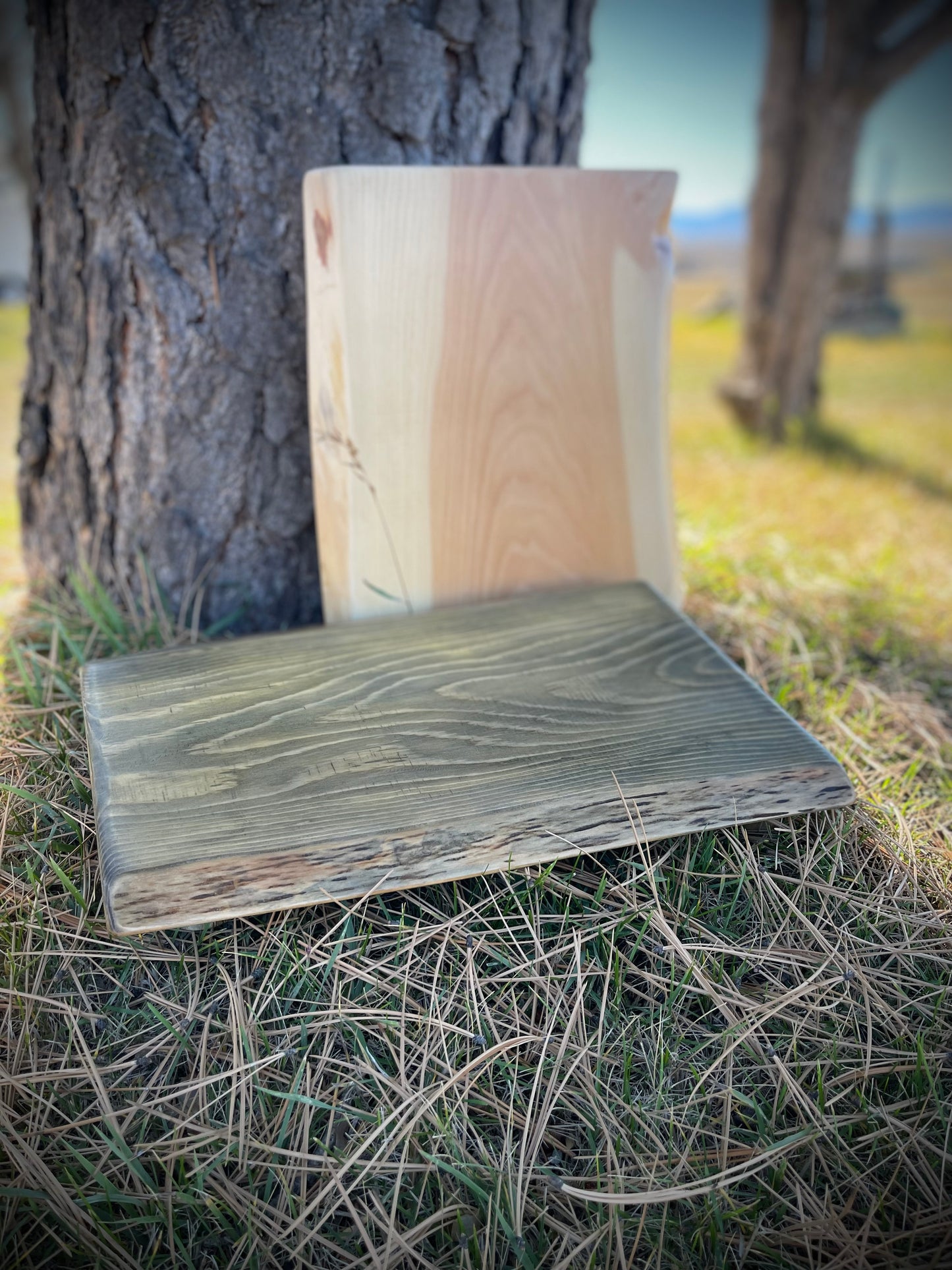 North 89 Elevador de madera de diseño rústico con patas