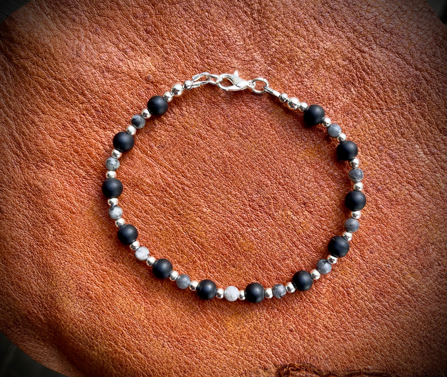 Pulseras con cuentas a mano