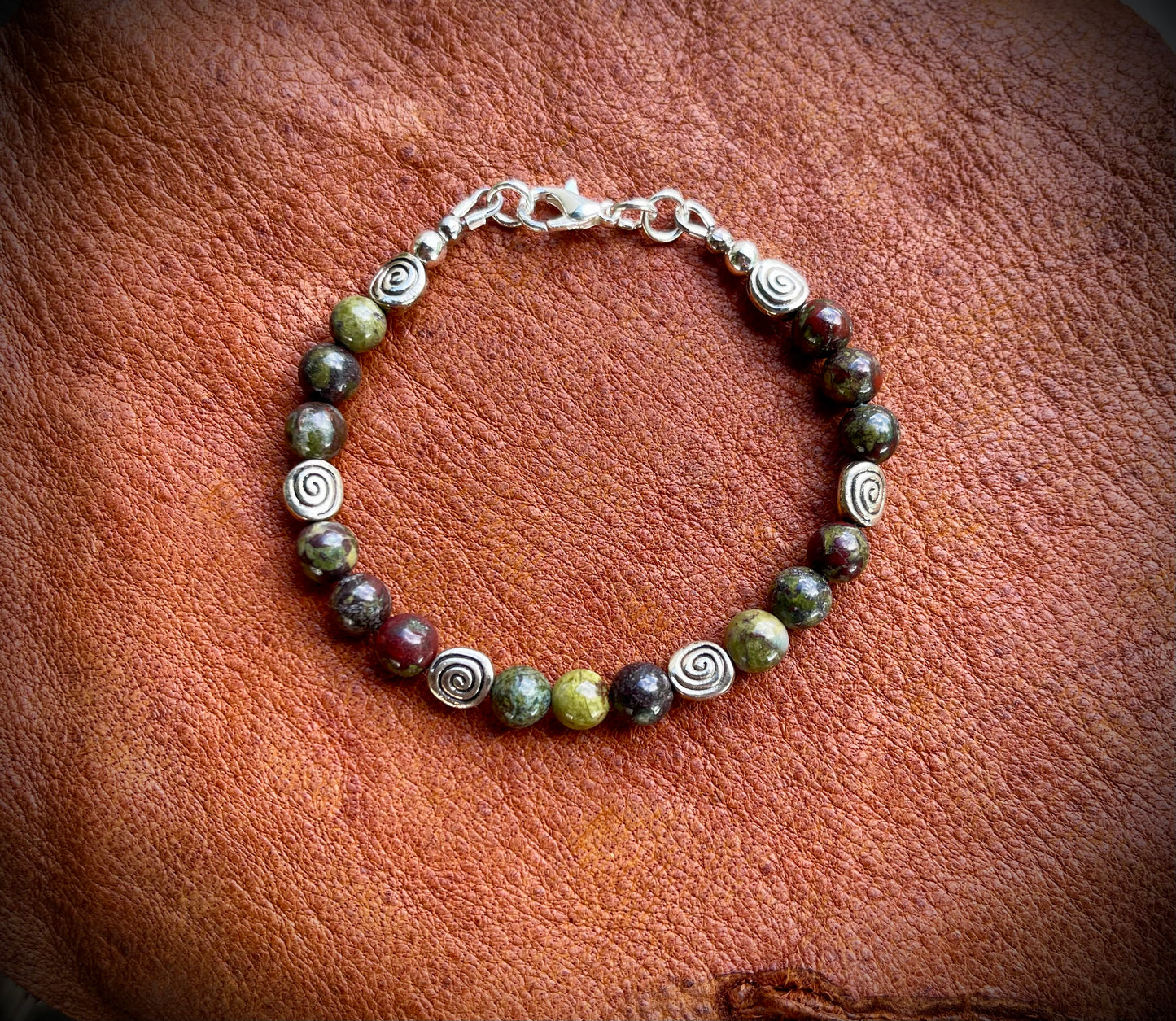 Pulseras con cuentas a mano