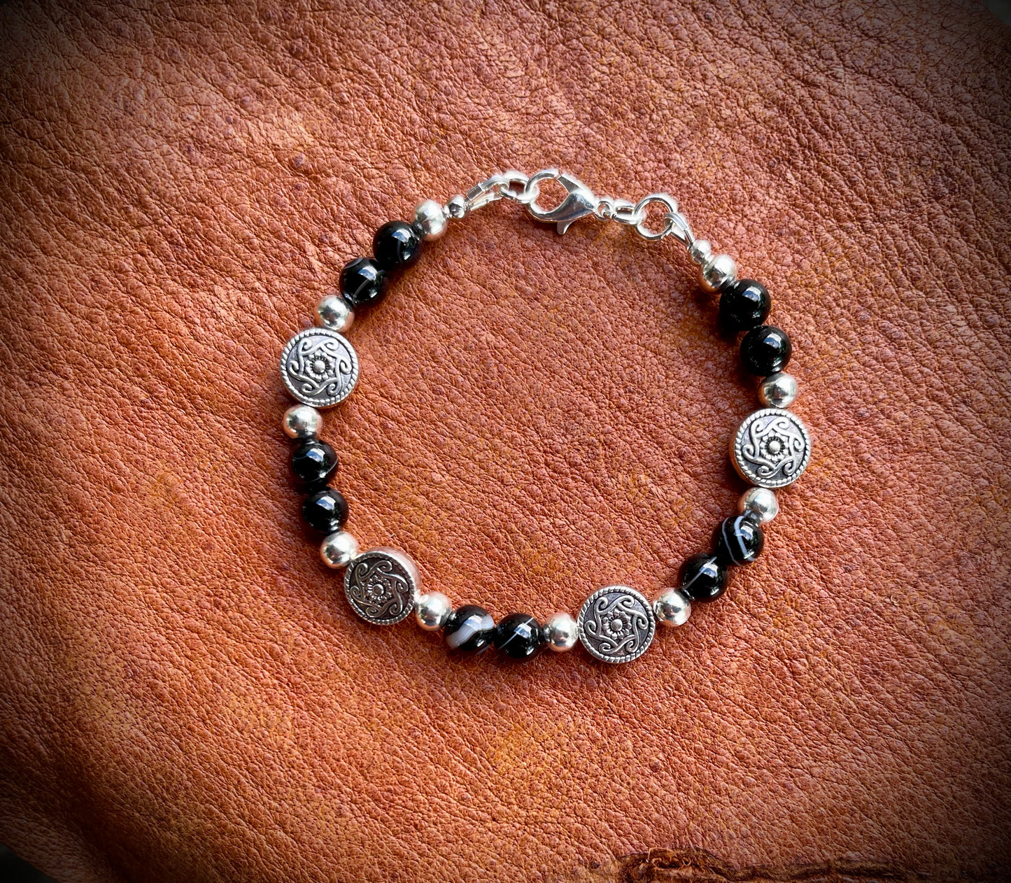 Pulseras con cuentas a mano