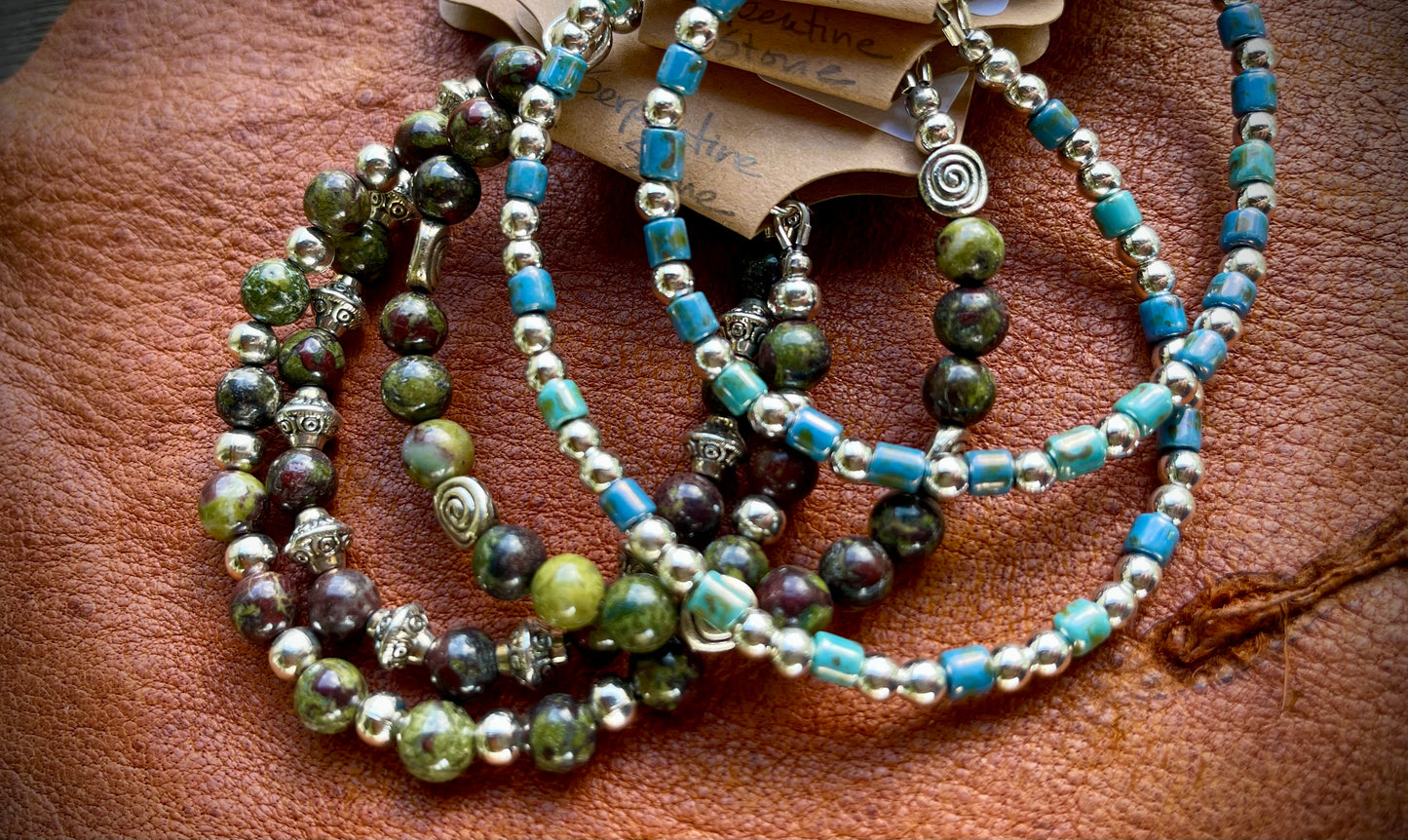 Pulseras con cuentas a mano