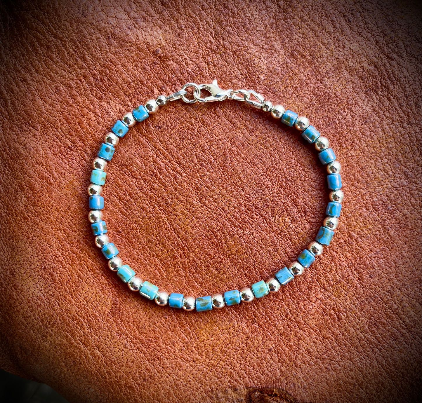 Pulseras con cuentas a mano