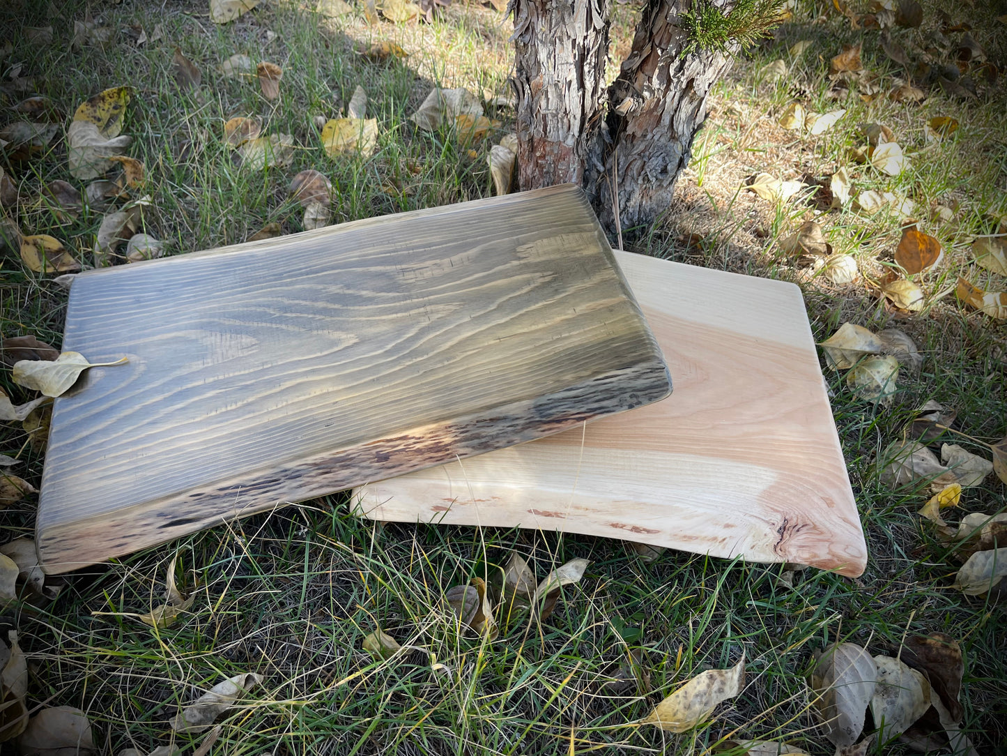 North 89 Elevador de madera de diseño rústico con patas