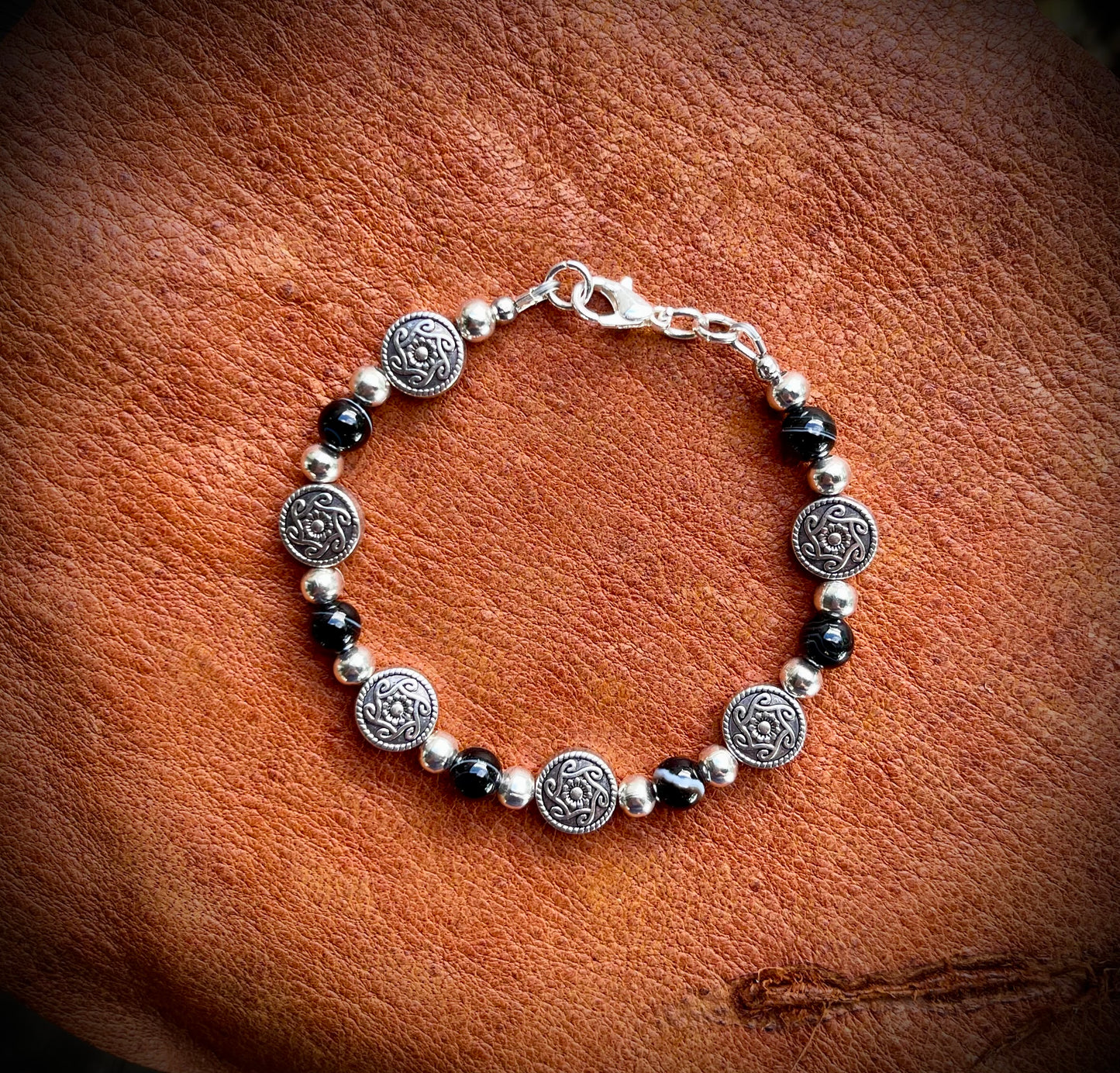 Pulseras con cuentas a mano