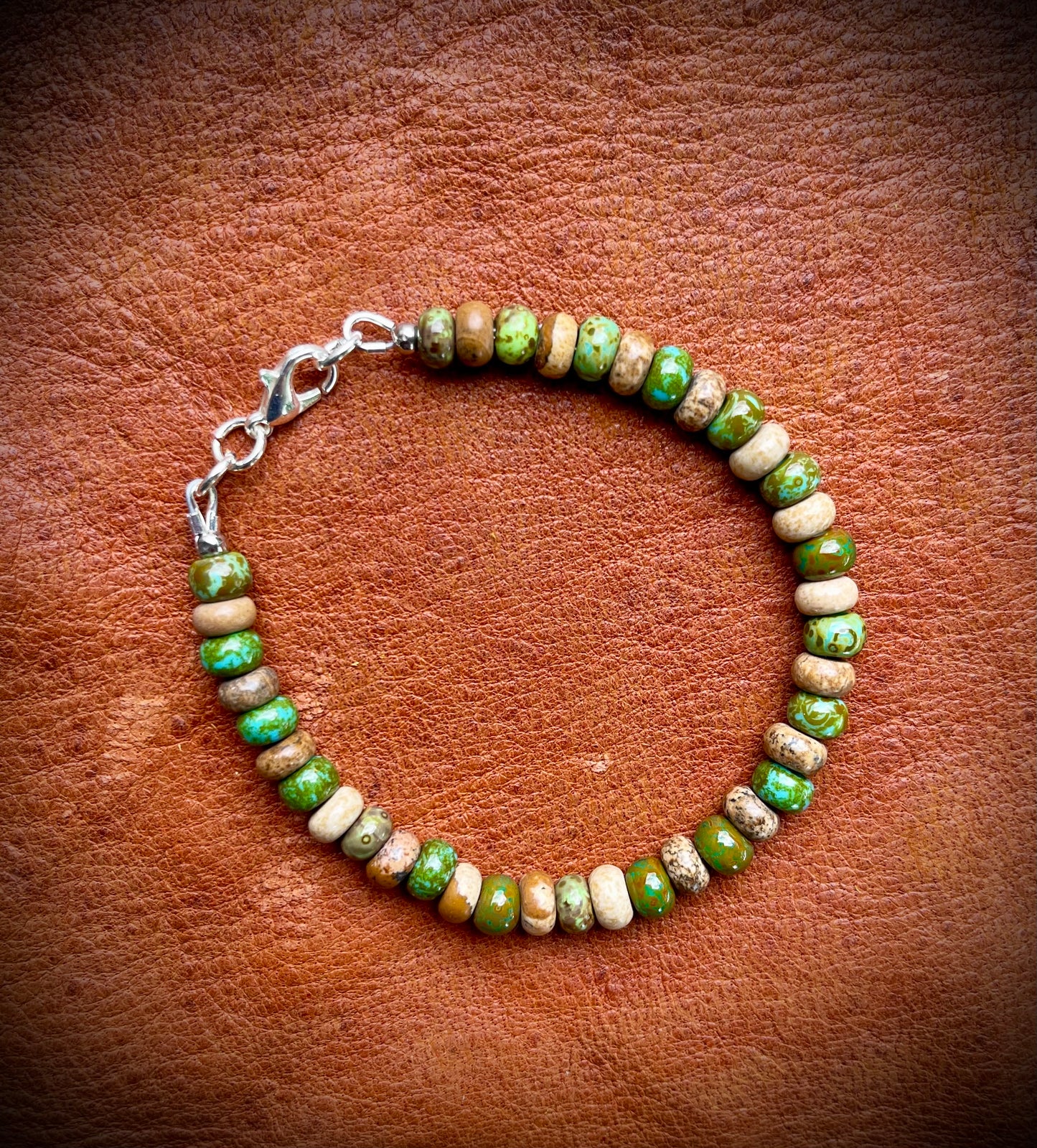 Pulseras con cuentas a mano