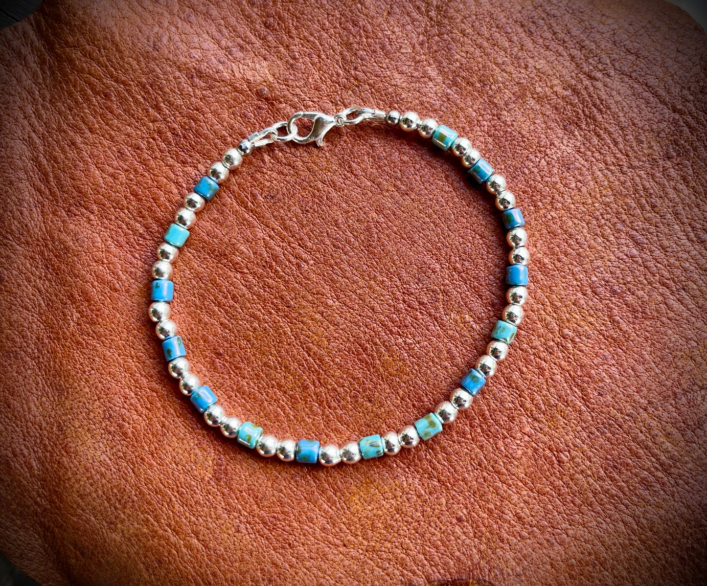Pulseras con cuentas a mano