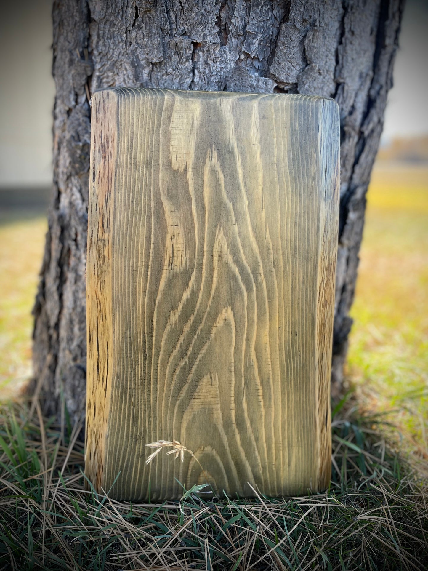 North 89 Elevador de madera de diseño rústico con patas