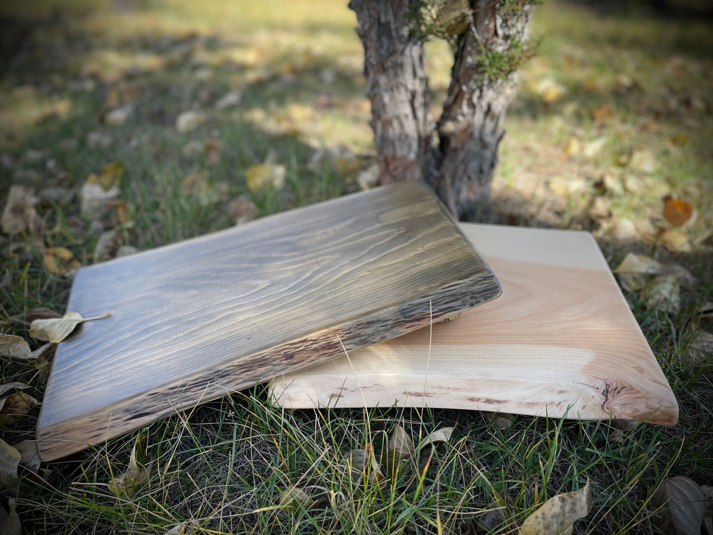 North 89 Elevador de madera de diseño rústico con patas