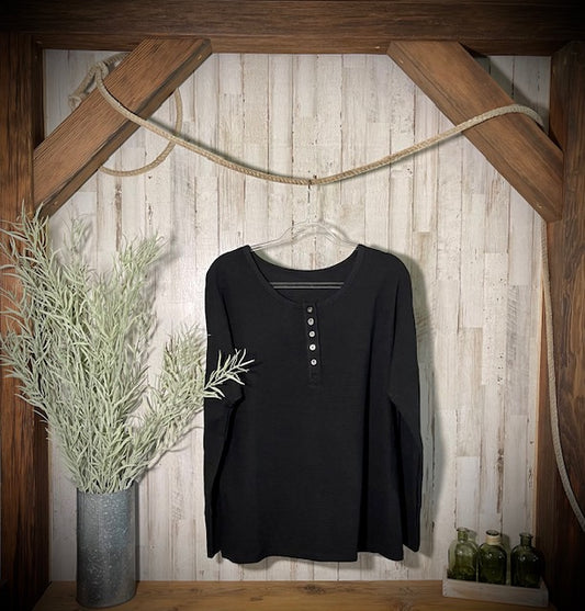 Top Henley de manga larga con hombros caídos y medio botón en negro